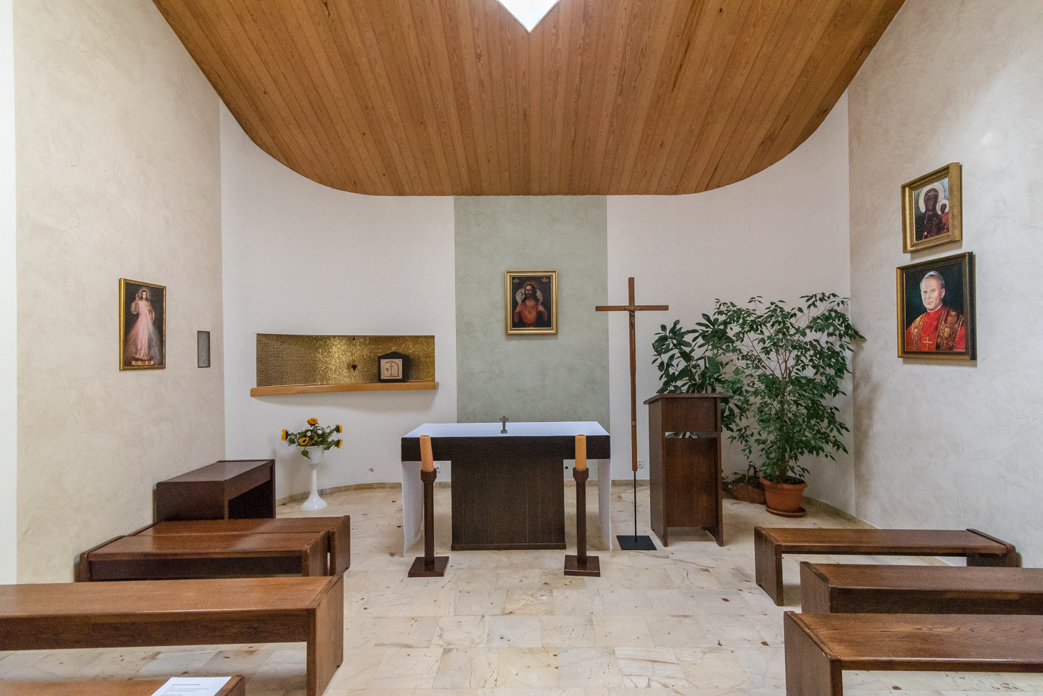 Zdjęcie architektury budynku Szkoła Podstawowa i Gimnazjum Przymierza Rodzin im. Jana Pawła II